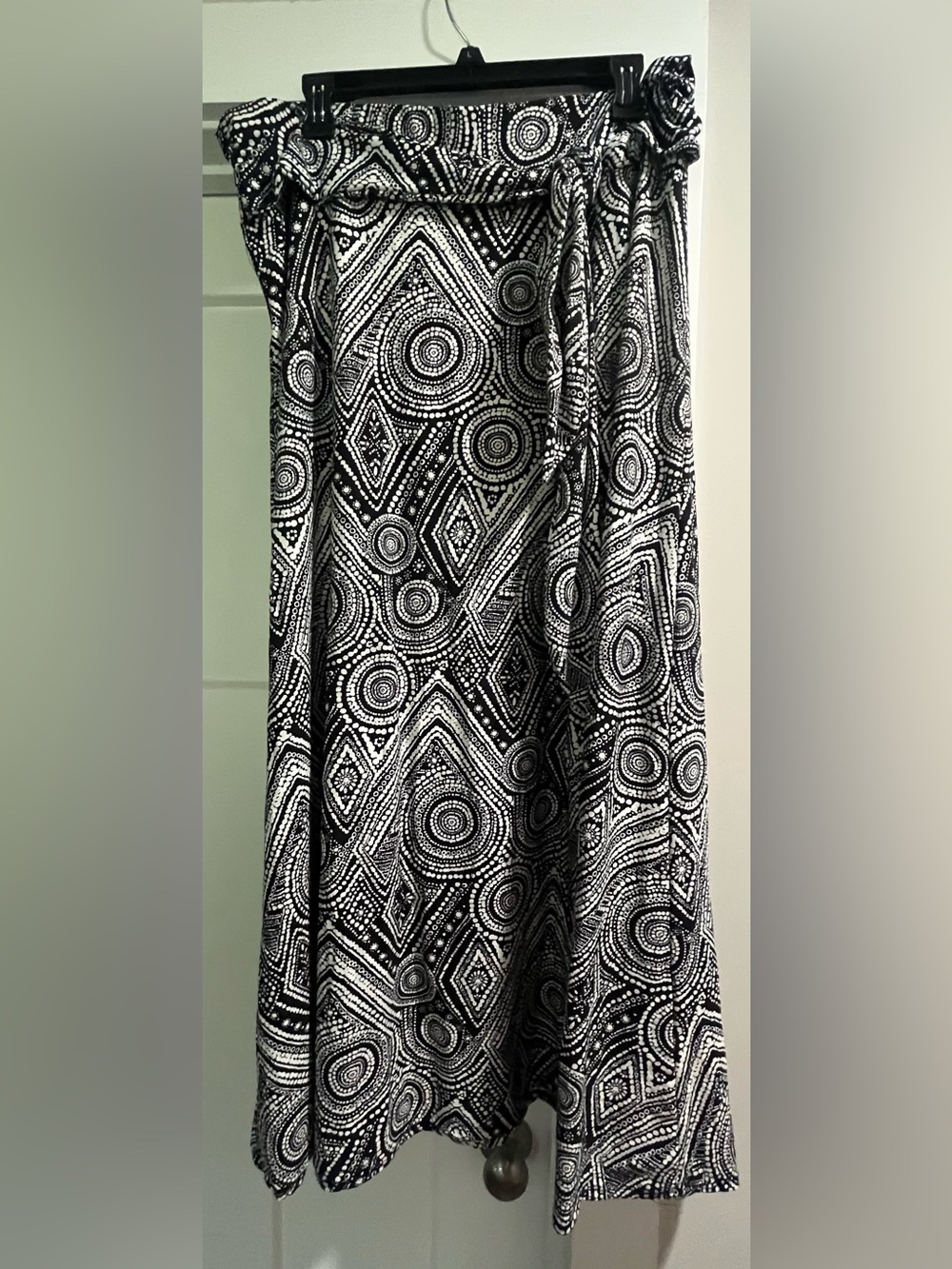 Robert Louis Black and White Geometric Maxi Skirt Size XL